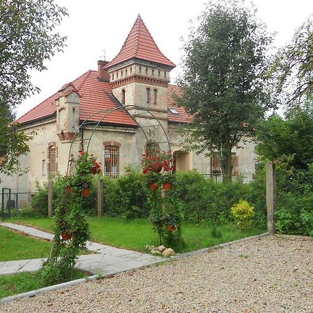 Вилла Dwor W Boleniu Экстерьер фото